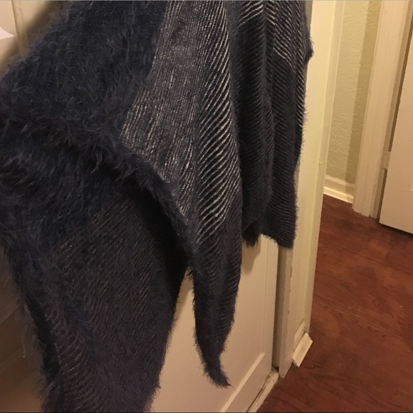 Navy blue poncho - Picture 4 of 4